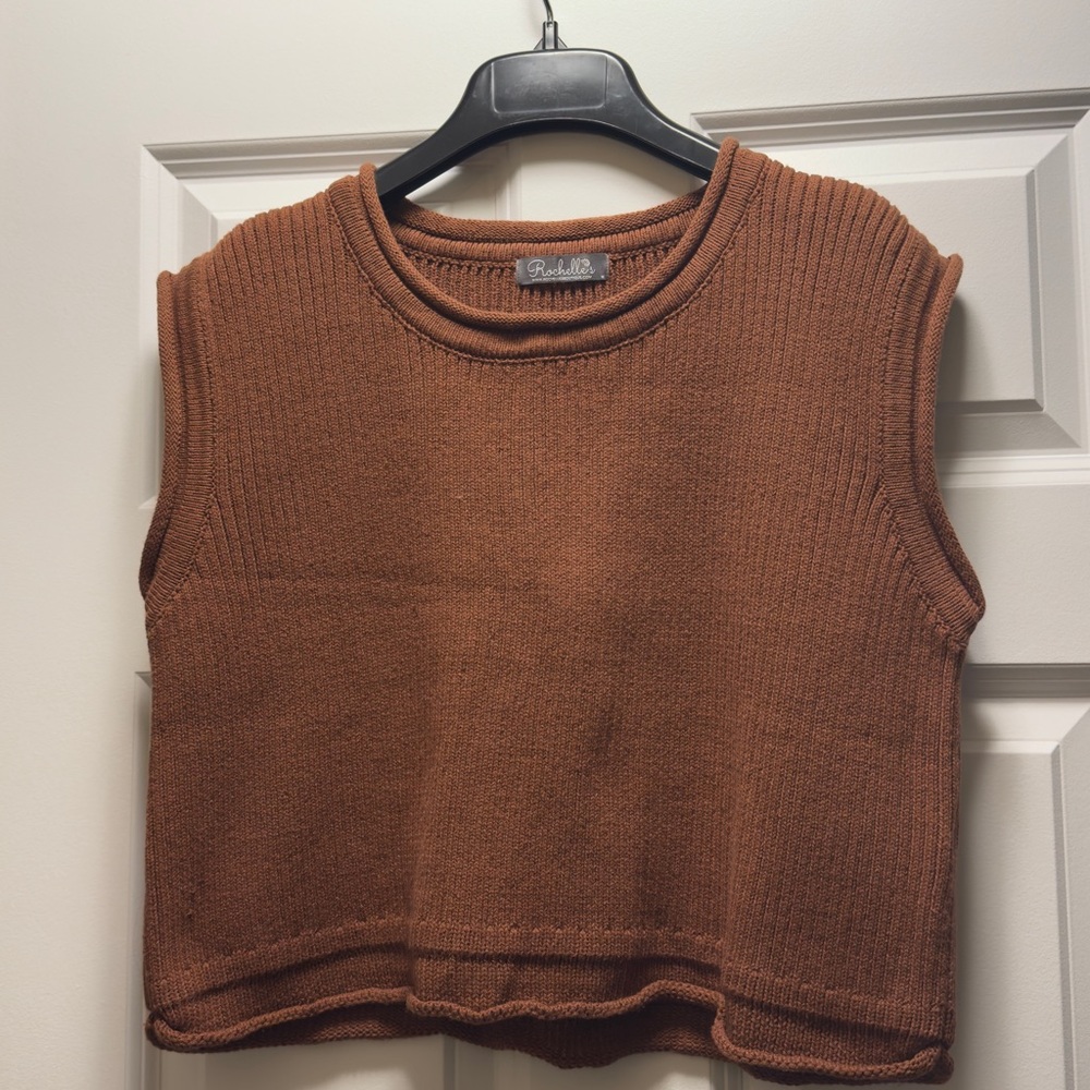 Rochelle’s Brown Sleeveless Ribbed Sweater